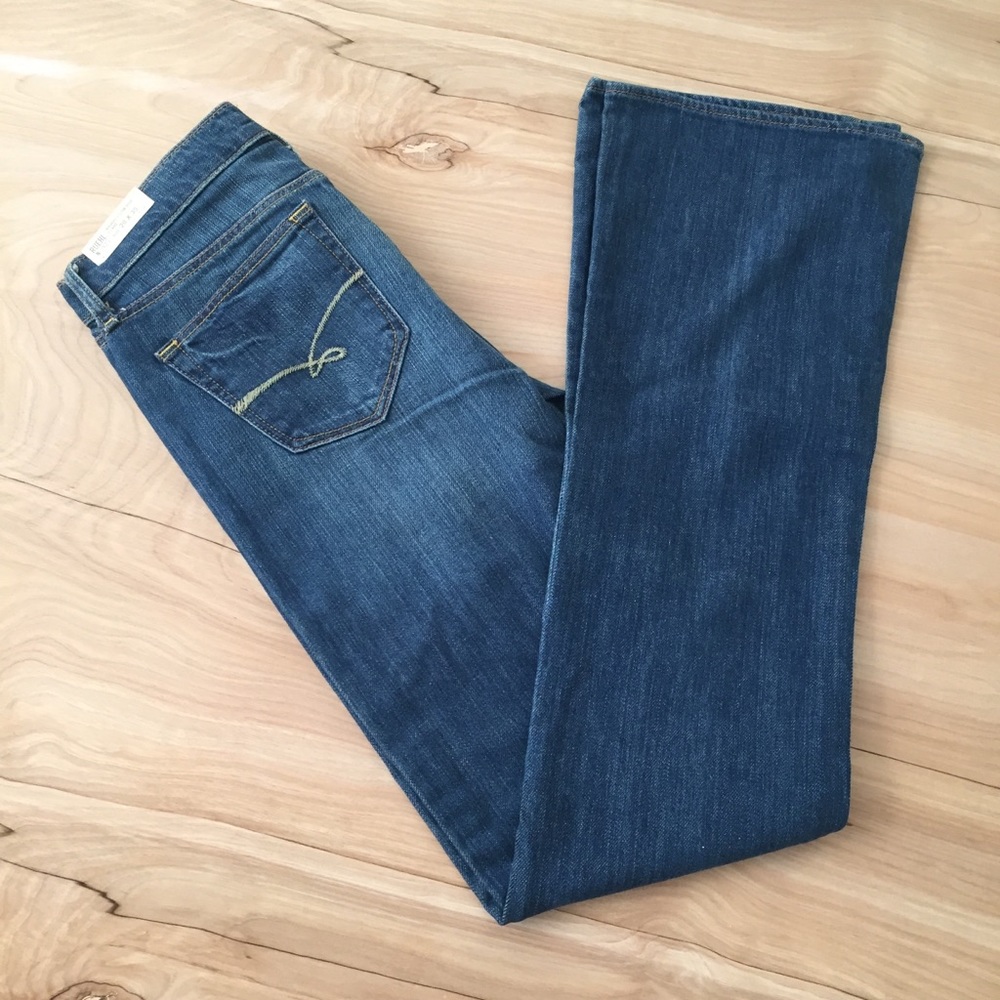 RUEHL No. 925 Waverly Low Rise Flare Jeans